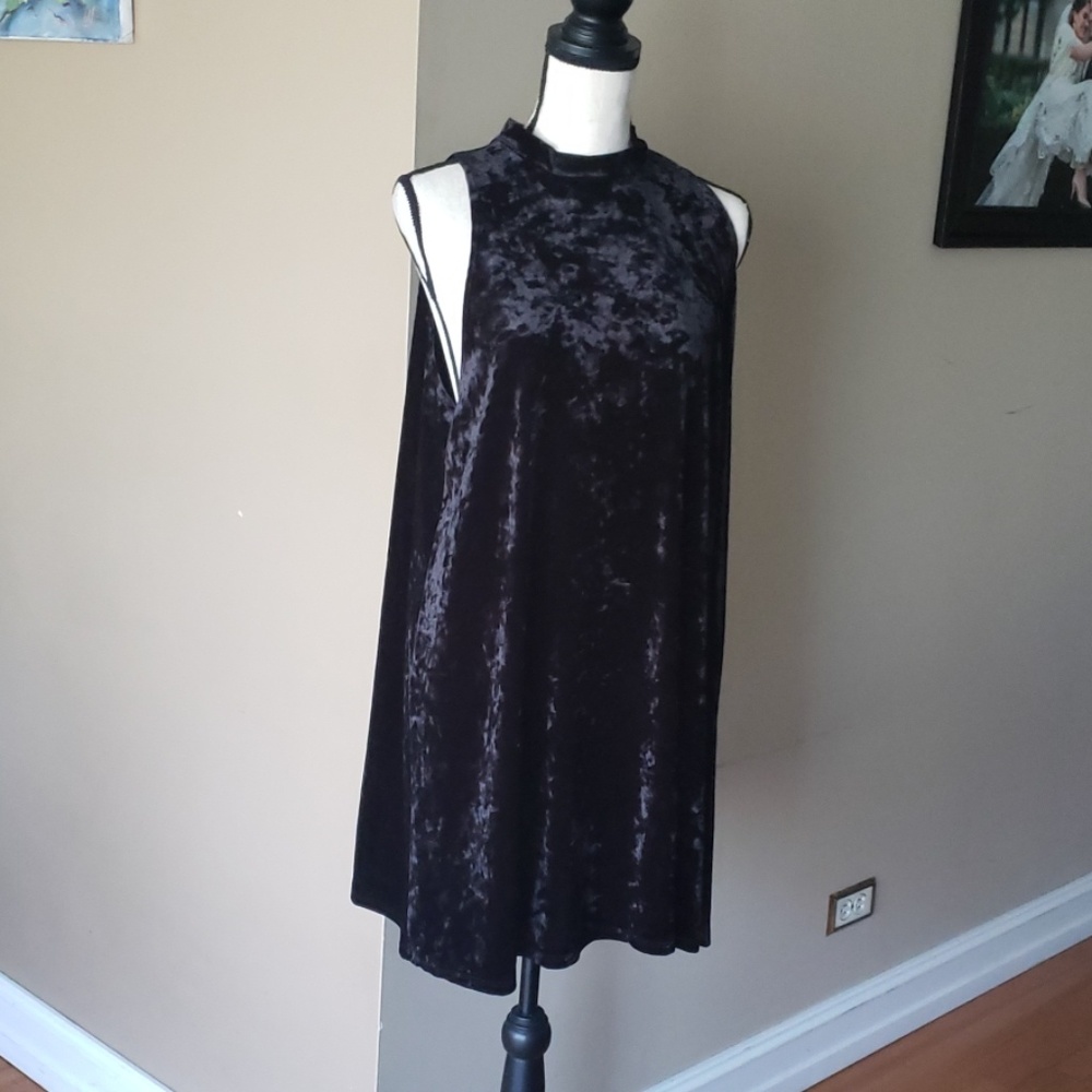 Black Velvet Sleeveless High Collar Mini Dress